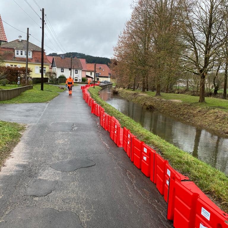 boxwall-in-action-rappelsdorf-oberrod-germany-20240102-03-photo-credit-ffschleusingen boxwall-in-action-rappelsdorf-oberrod-germany-20240102-03-photo-credit-ffschleusingen