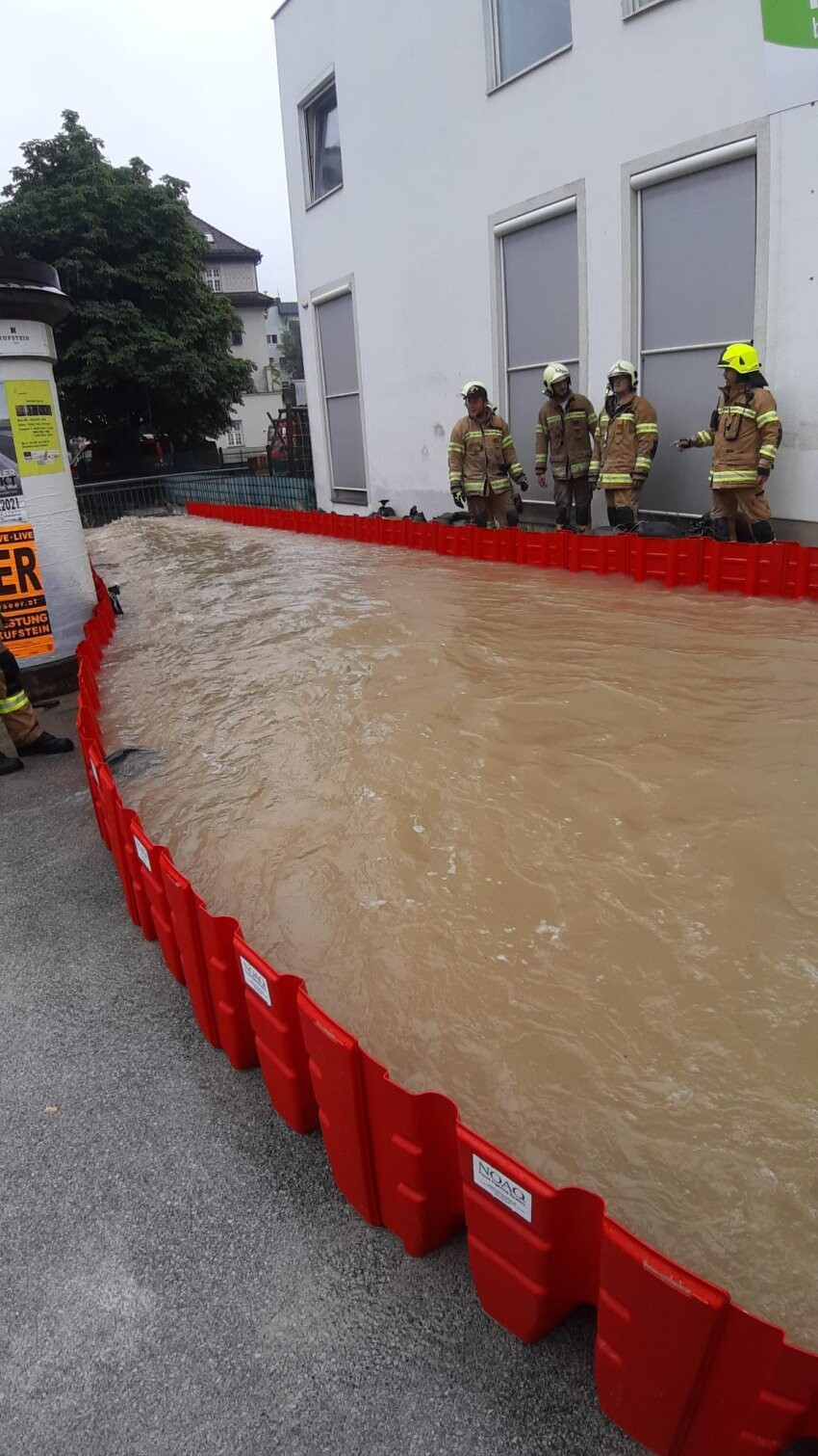 NOAQ Boxwall redirecting fast flowing floodwaters NOAQ Boxwall Success Story - Kufstein, Germany, July 2021 - WEB