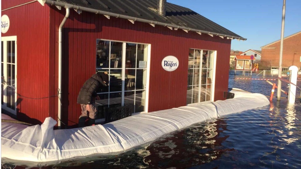 Faaborg_R&oslash;geri_Café_Denmark-waterfilled-tube