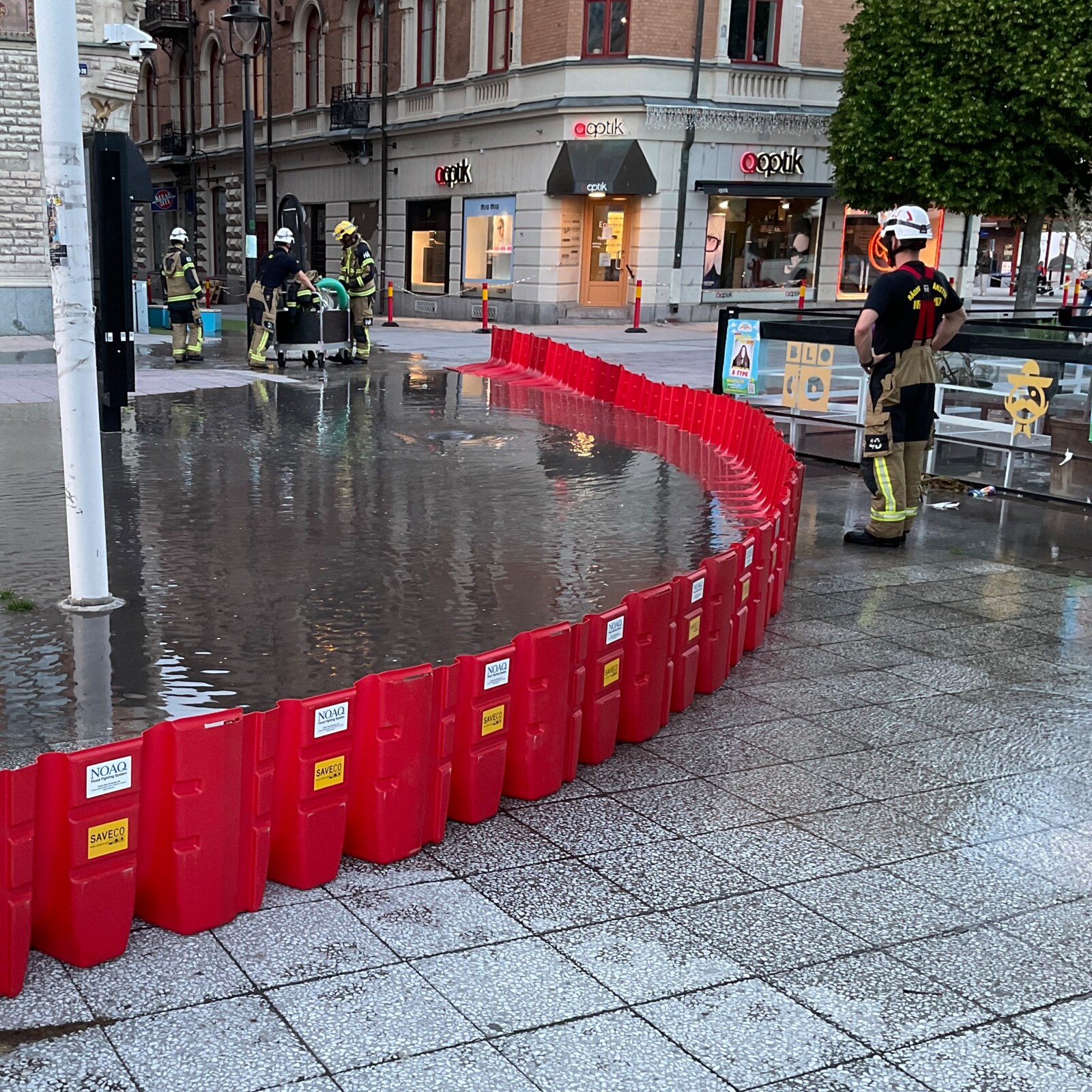 NOAQ BOXWALL Holding Back Flash Flood NOAQ Boxwall Protecting Commercial Property - Sundsvall, Sweden - Web02